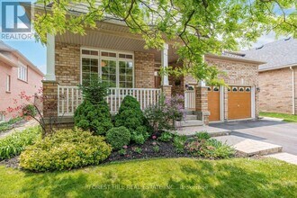 2210 Tiger Rd in Burlington, ON - Building Photo - Building Photo