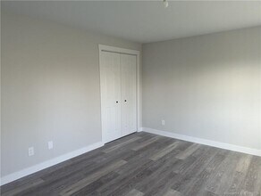 10 Old Farms Ln in New Milford, CT - Building Photo - Building Photo