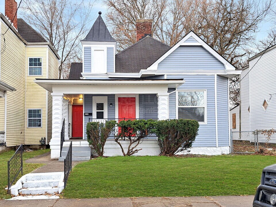 2104 W Burnett Ave in Louisville, KY - Building Photo