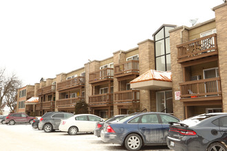 Haslett Arms Apartments in East Lansing, MI - Building Photo - Building Photo