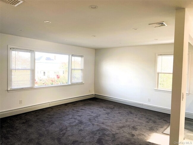 473 Franklin Blvd, Unit Upper in Long Beach, NY - Building Photo - Building Photo