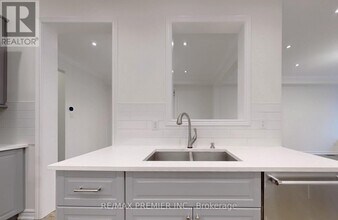 422 Lady Nadia Dr in Richmond Hill, ON - Building Photo - Building Photo