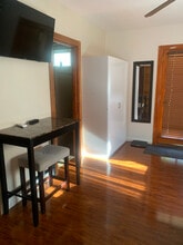 22972 Crespi St in Los Angeles, CA - Building Photo - Building Photo