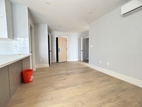 39 Surrey St, Unit 1 in Boston, MA - Foto de edificio - Building Photo