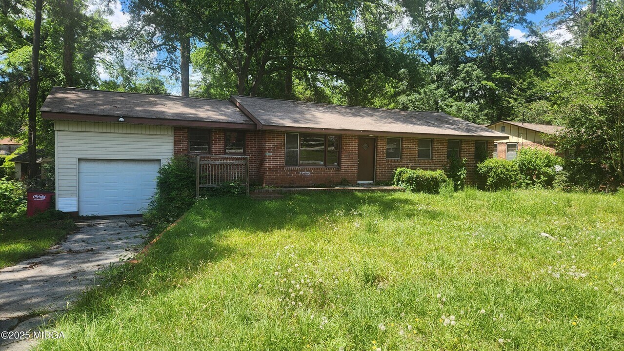 2304 Danbury Dr in Macon, GA - Building Photo