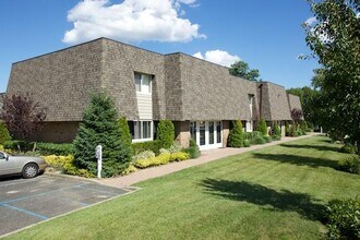 Fairfield Knolls At West Babylon in West Babylon, NY - Building Photo - Interior Photo
