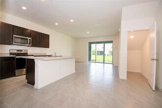 33008 Regent Canal St in Wesley Chapel, FL - Building Photo - Building Photo
