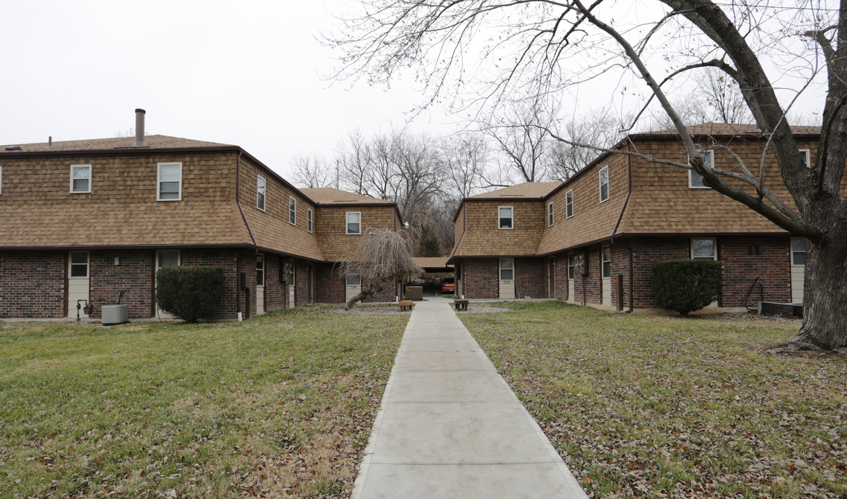 Cardiff Court in Independence, MO - Building Photo