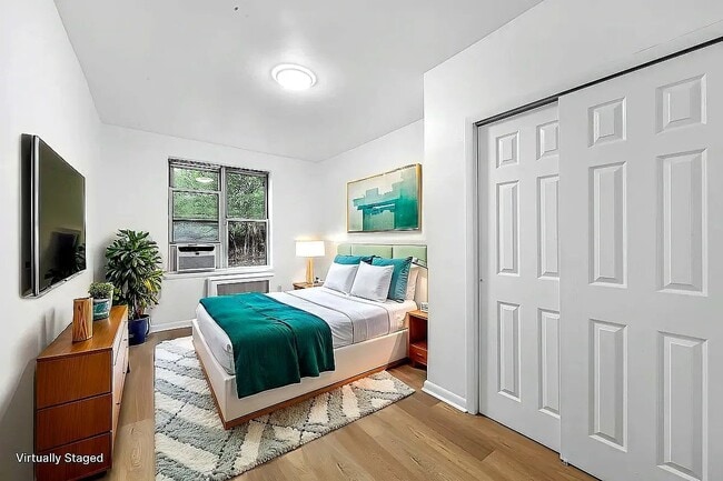 327 E 10th St, Unit 3B in New York, NY - Building Photo - Building Photo