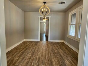 3214 W Travis St in San Antonio, TX - Building Photo - Building Photo