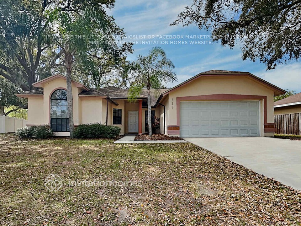 10109 Cornerstone Pl in Riverview, FL - Foto de edificio