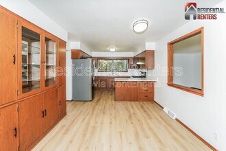 11539 N Parkview Dr in Mequon, WI - Building Photo - Building Photo