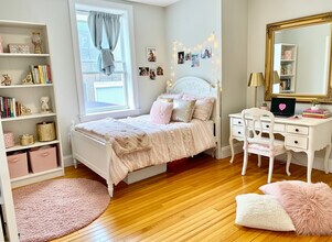 76 Egmont St in Brookline, MA - Foto de edificio - Building Photo