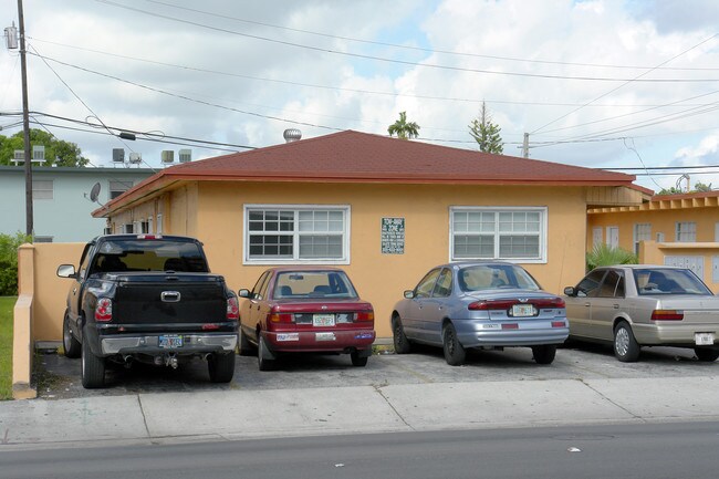 3280 Palm Ave in Hialeah, FL - Building Photo - Building Photo