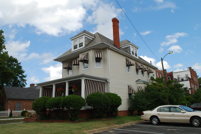 920 Redgate Ave in Norfolk, VA - Foto de edificio - Building Photo