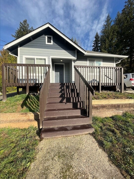 1303 Bayne St in Centralia, WA - Building Photo