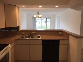 8060 N Colony Cir in Tamarac, FL - Building Photo - Building Photo