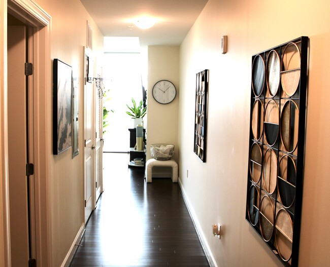 201 N Elm St, Unit 410 in Greensboro, NC - Building Photo - Building Photo