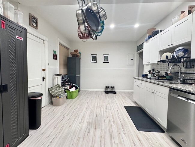 1584 Beacon St, Unit 1 in Brookline, MA - Building Photo - Building Photo