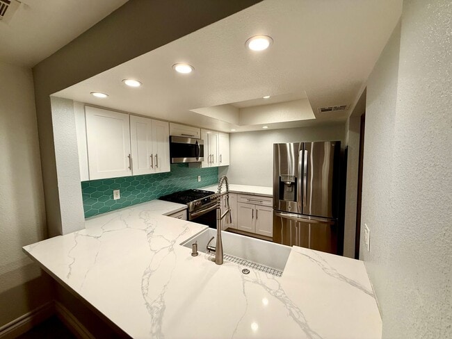 2023 N Vía Miraleste in Palm Springs, CA - Building Photo - Building Photo