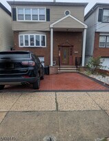 12 Colonial Dr in Bayonne, NJ - Building Photo