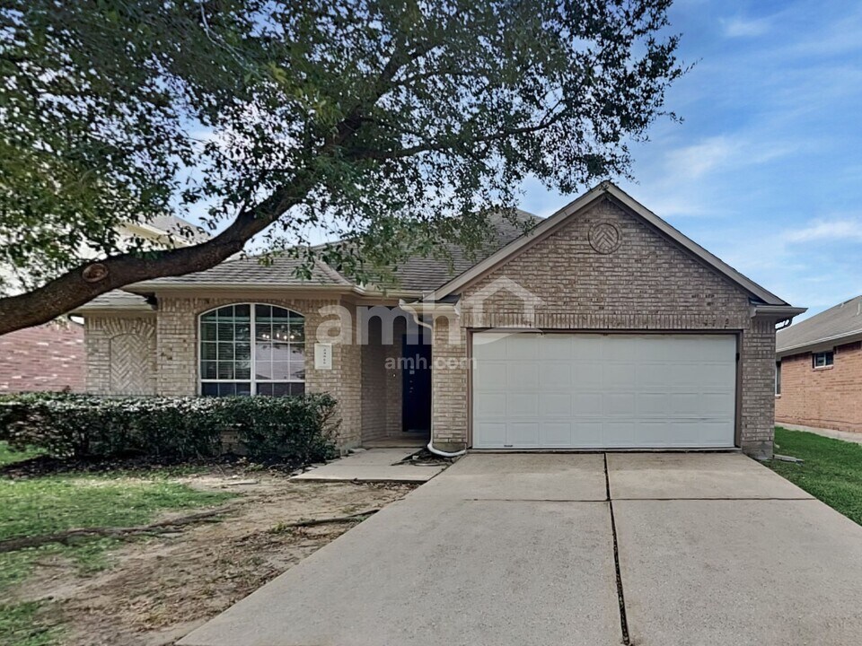 23511 Hidden Maple Dr in Spring, TX - Building Photo