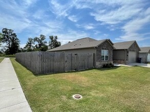 2506 E Fennec St in Siloam Springs, AR - Building Photo - Building Photo