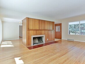 17000 Canyon Dr in Lake Oswego, OR - Building Photo - Building Photo