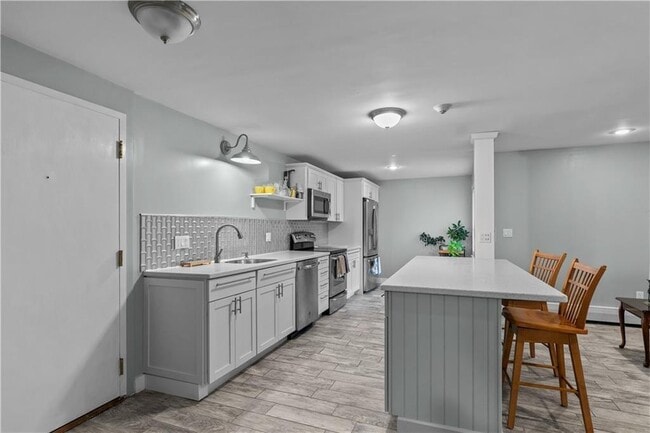 66 Girard Ave in Newport, RI - Building Photo - Building Photo