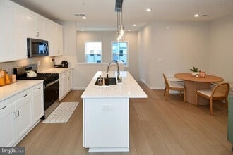 4771 Sully Pt Ln in Chantilly, VA - Building Photo - Building Photo