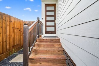 6630 Highrock Rd in Houston, TX - Building Photo - Building Photo