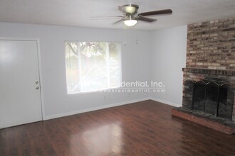 9835 Lincoln Village Dr in Sacramento, CA - Building Photo - Building Photo