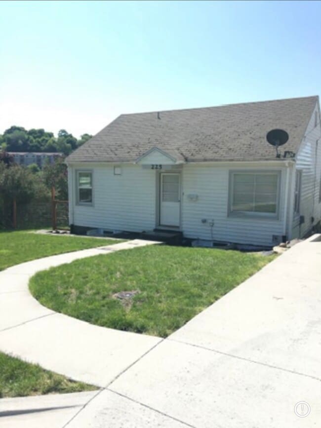 225 NW Harrison St in Pullman, WA - Building Photo - Building Photo