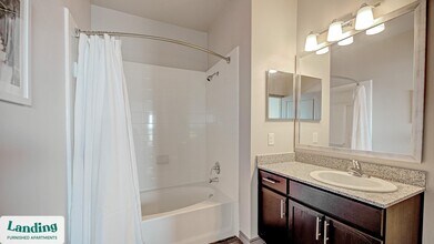 650 S Main St, Unit 1350 in Fort Worth, TX - Foto de edificio - Building Photo