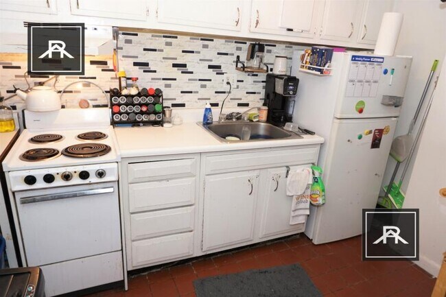 1307 Commonwealth Ave in Boston, MA - Building Photo - Building Photo