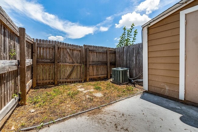 708 Lee St in Mesquite, TX - Building Photo - Building Photo