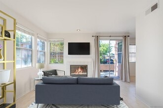 18826 Caminito Cantilena in San Diego, CA - Foto de edificio - Building Photo