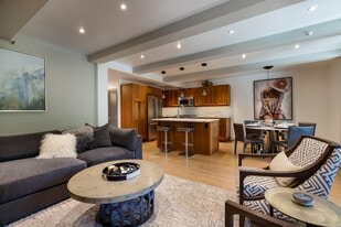 600 E Main St in Aspen, CO - Building Photo