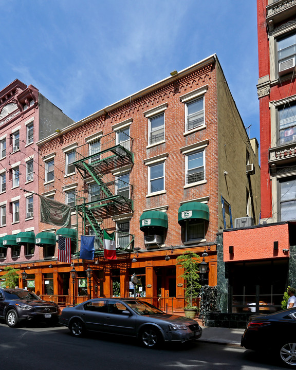 123-125 Mulberry St in New York, NY - Foto de edificio