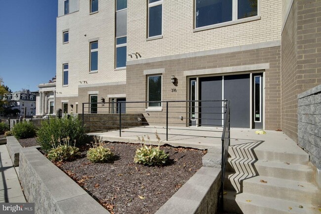 312 Green Ln in Philadelphia, PA - Foto de edificio - Building Photo