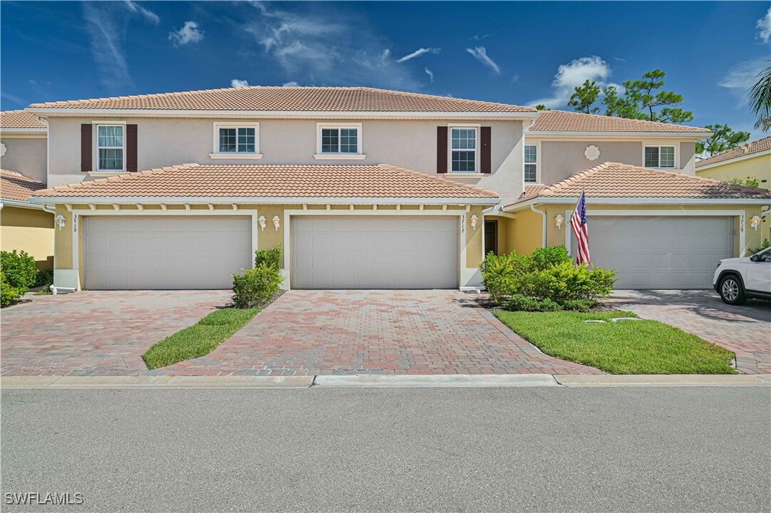 3717 Crofton Court in Ft. Myers, FL - Building Photo