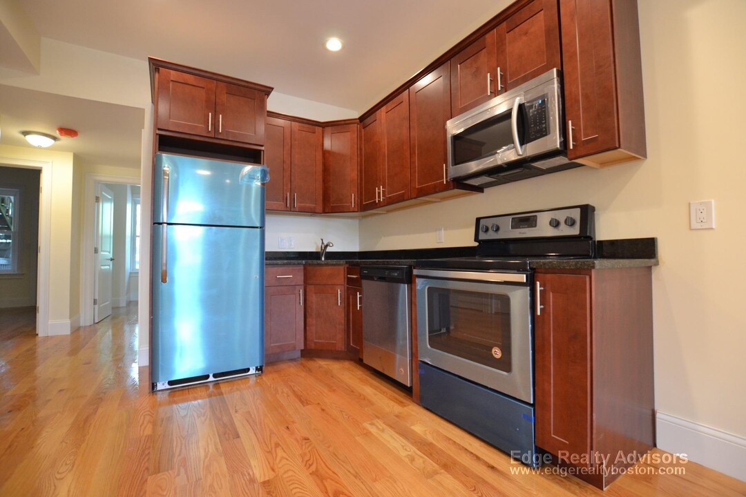 79 Brighton Ave, Unit 2 in Boston, MA - Building Photo