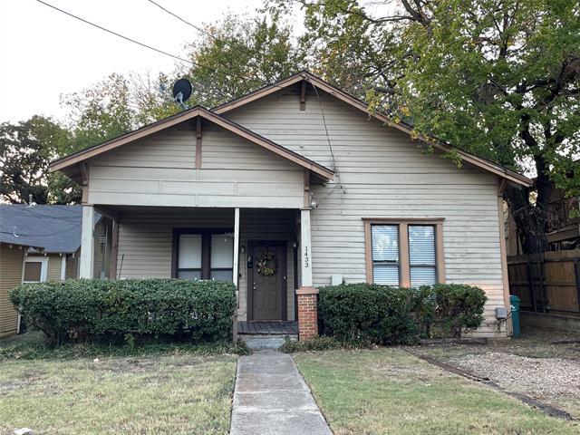 1433 N Locust St in Denton, TX - Foto de edificio