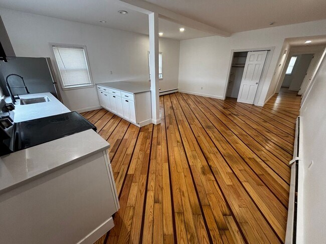 585 Shirley St, Unit #2 in Winthrop, MA - Building Photo - Building Photo