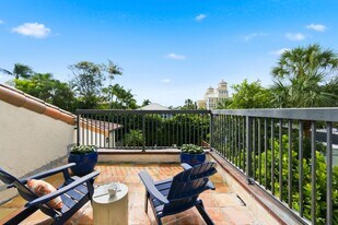 264 Everglade Ave in Palm Beach, FL - Building Photo