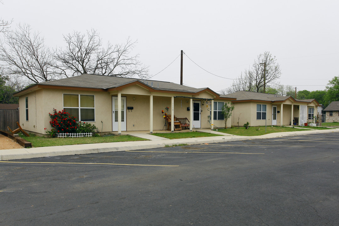 Multifamily Bldg in San Antonio, TX - Foto de edificio