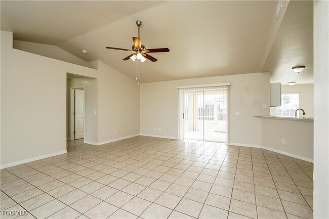 1400 NW 2nd St in Cape Coral, FL - Building Photo - Building Photo