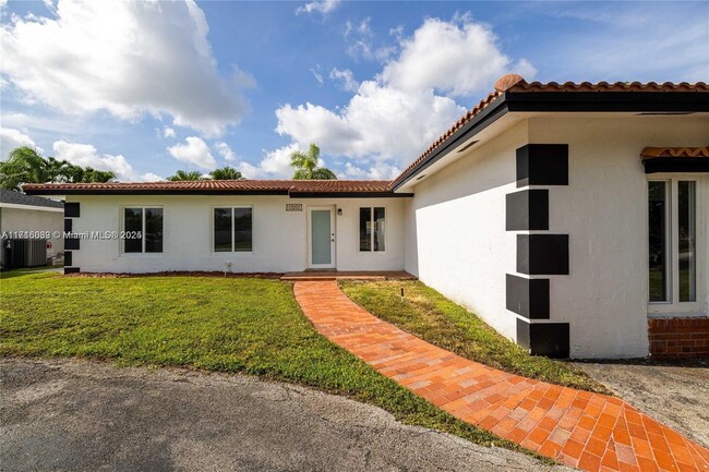 13212 SW 86th Ln in Miami, FL - Foto de edificio - Building Photo