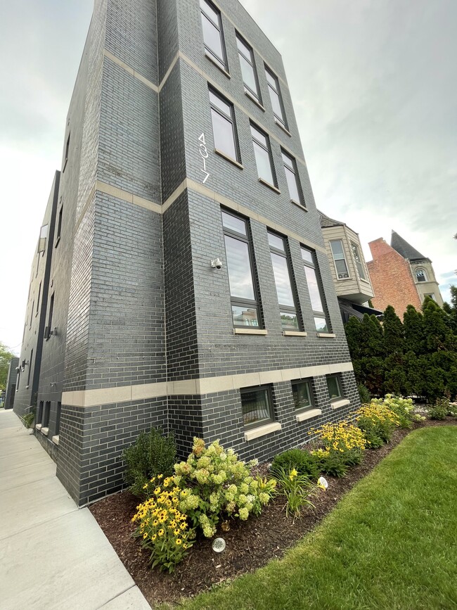 4317 S Forrestville Ave, Unit 2 in Chicago, IL - Building Photo - Building Photo