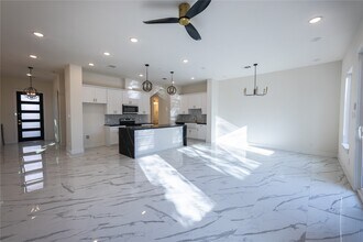 5906 St Augustine St in Houston, TX - Building Photo - Building Photo